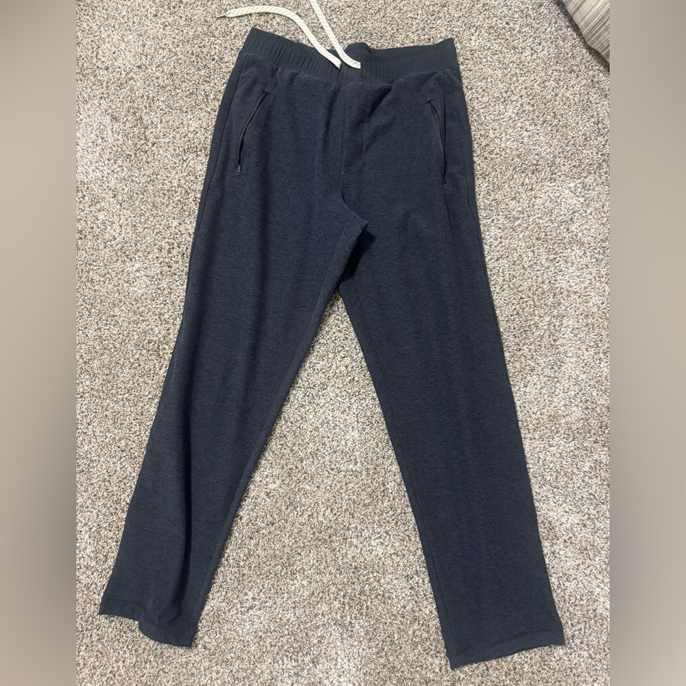 Vuori men’s Channel sweats. Size medium
